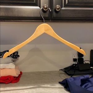 30 WOODEN HANGERS